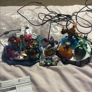 Skylanders Figurine Set with Portal
